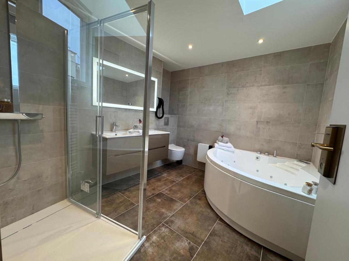 Salle de bains dans l'établissement Brit Hotel de Grignan Vichy