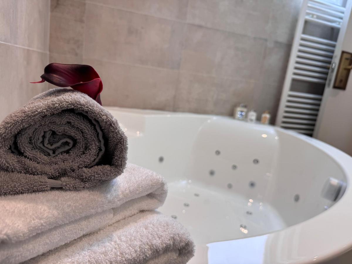 Salle de bains dans l'établissement Brit Hotel de Grignan Vichy