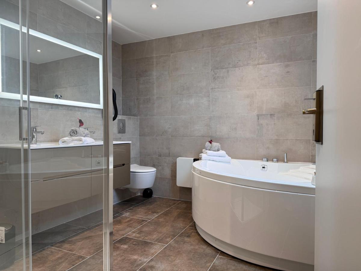 Salle de bains dans l'établissement Brit Hotel de Grignan Vichy