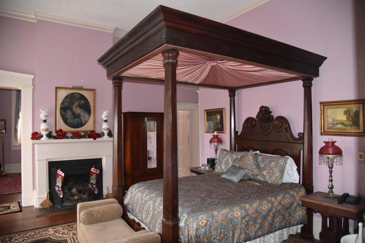 Corners Mansion Inn - A Bed and Breakfast - Housity