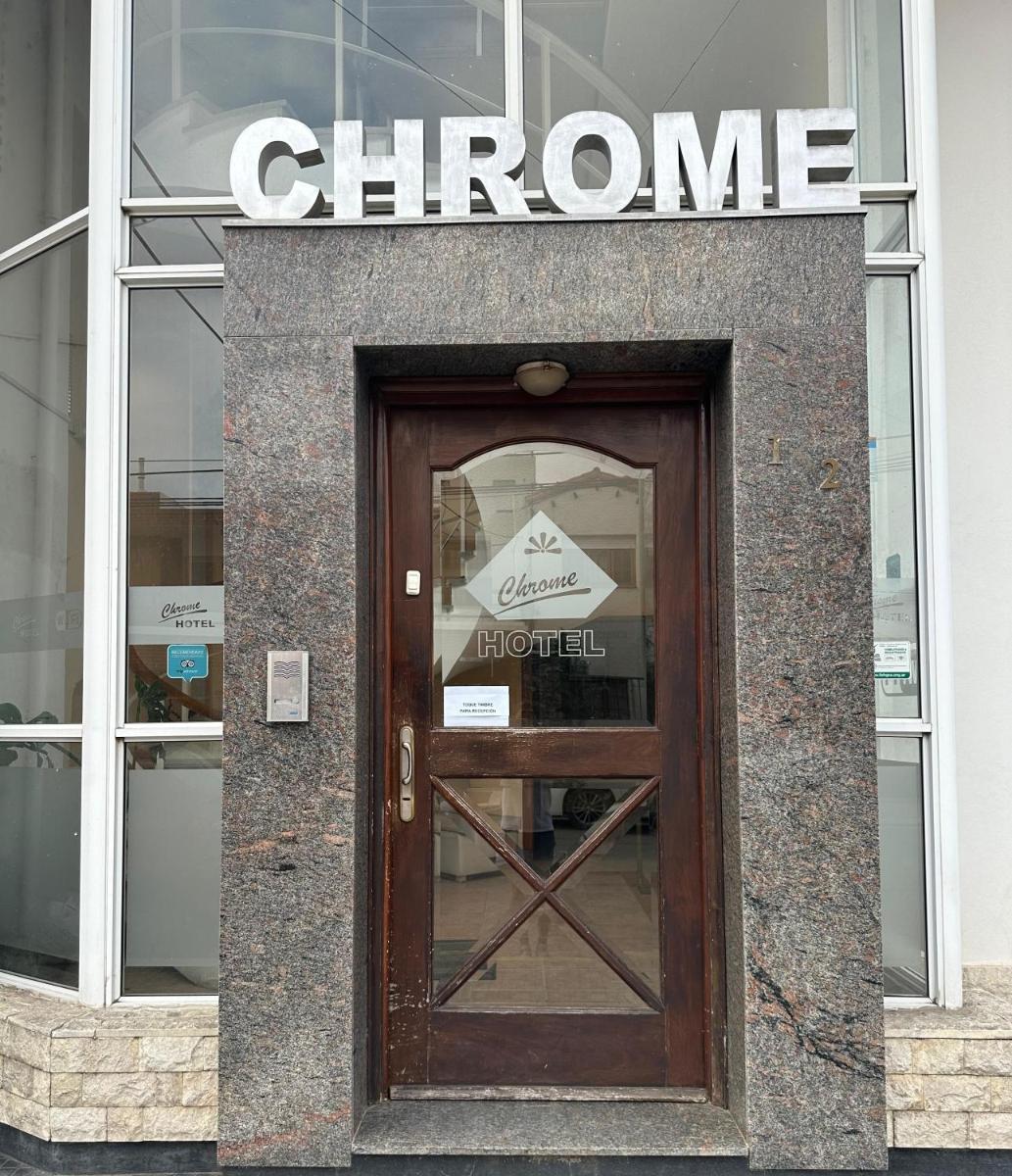 Chrome Hotel - Housity