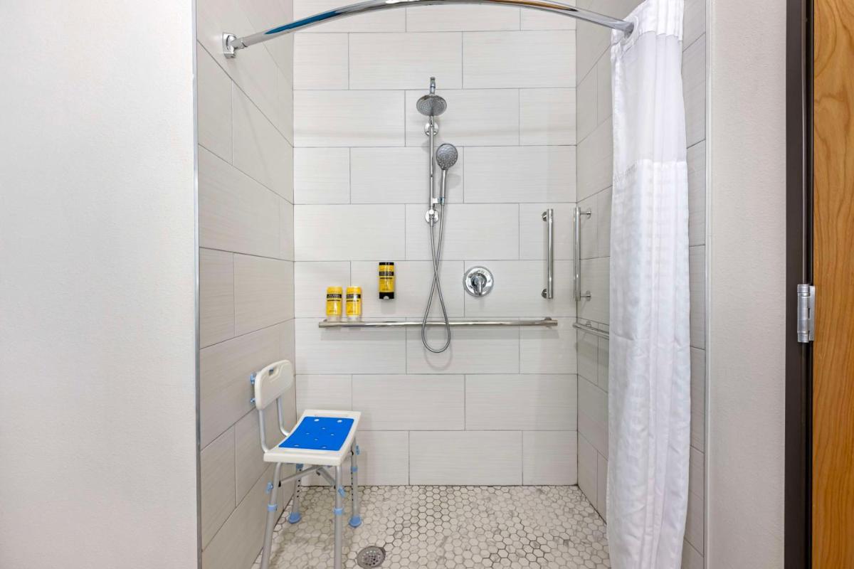 Best Western Plus Executive Residency Carlsbad Hotel - Housity
