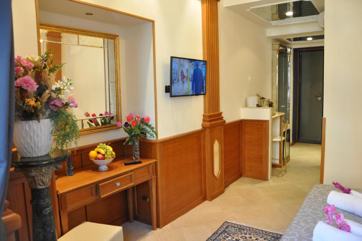 Rome Imperial Crown - Housity