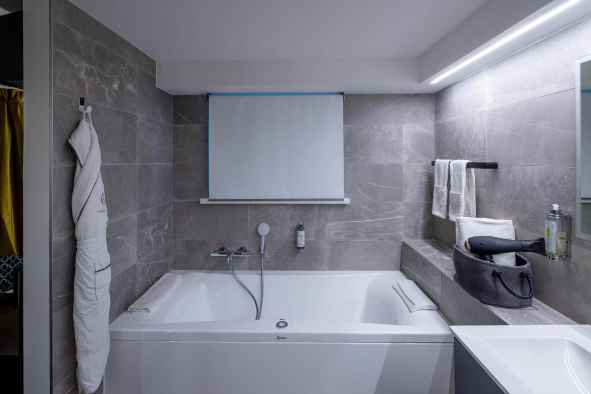 Salle de bains dans l'établissement Hôtel Villa La Florangerie - SPA & Piscine