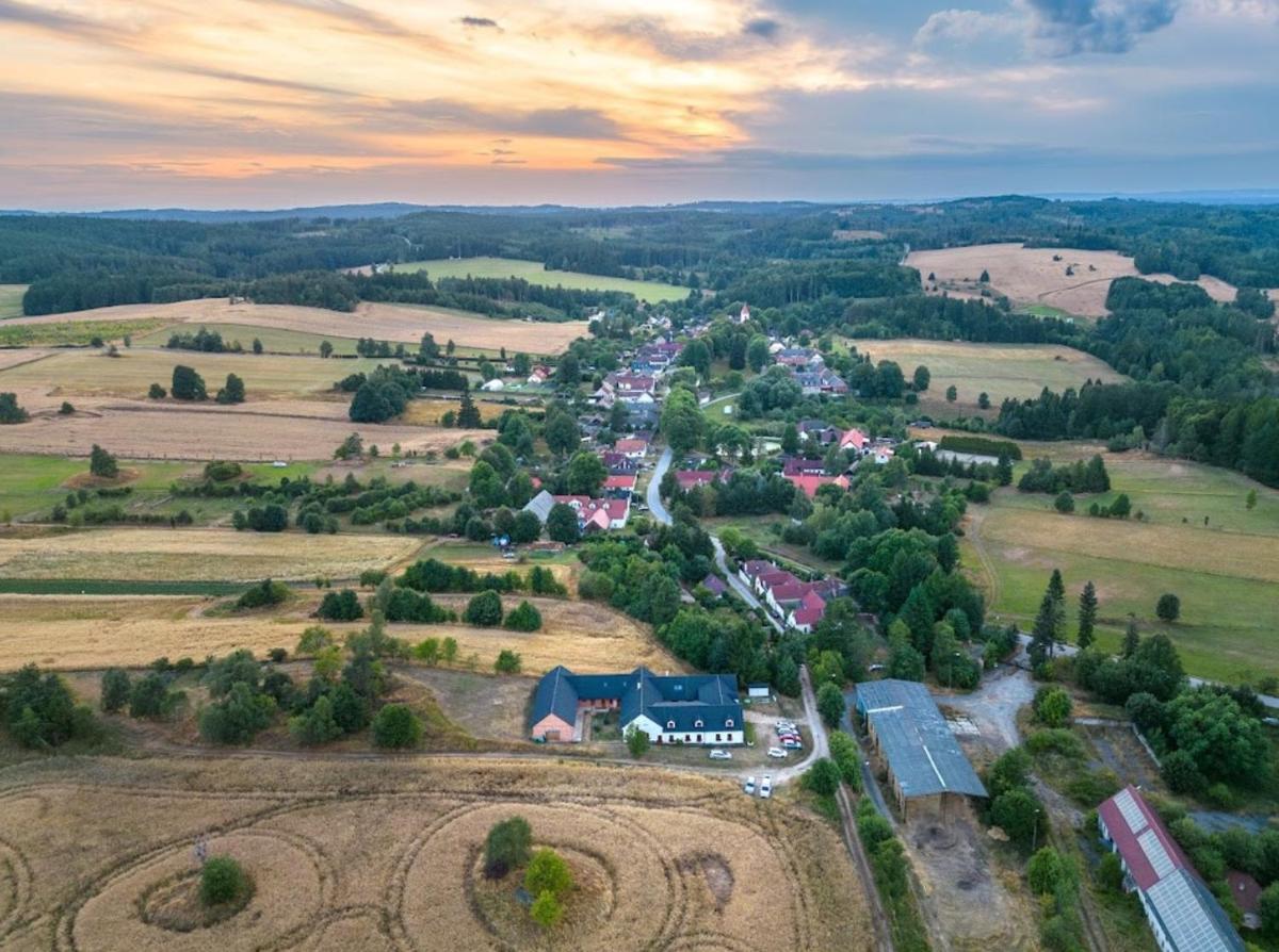Matějovec 109 & Ubytování Na statku - Housity
