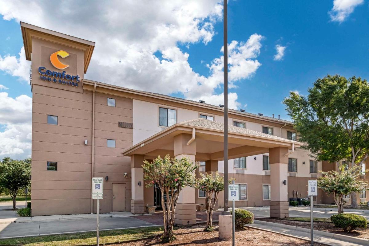 Comfort Inn & Suites - Housity