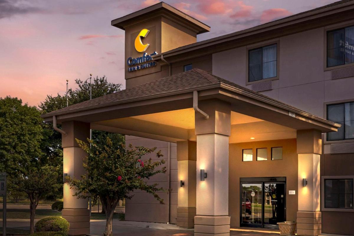 Comfort Inn & Suites - Housity