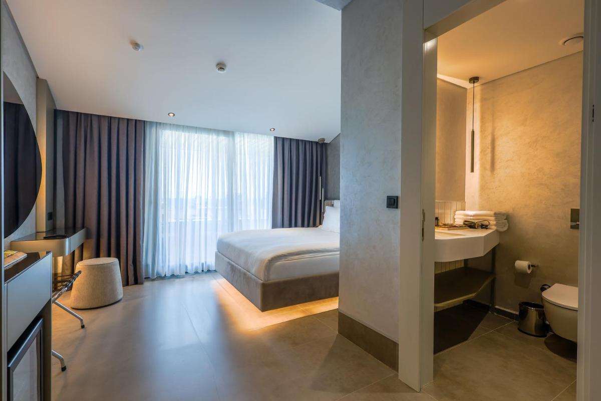 Four Hills Hotel - Housity
