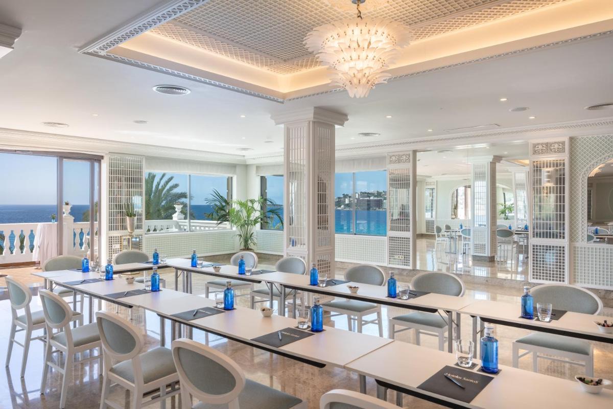 Un restaurante o sitio para comer en Nixe Palace