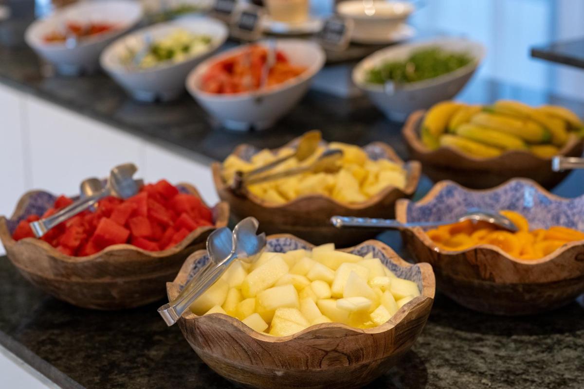 Comida en o cerca de este hotel