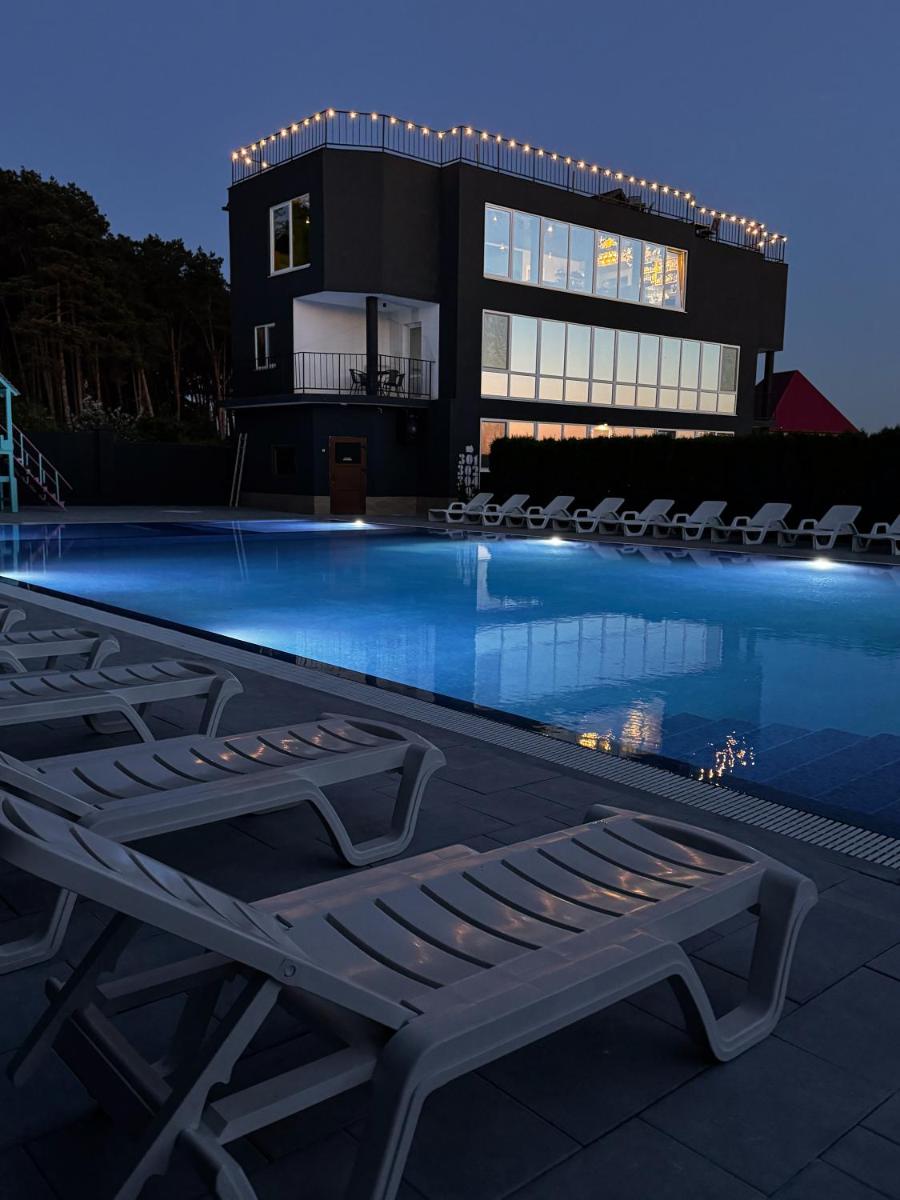 Avalon Hotel&Pool - Housity