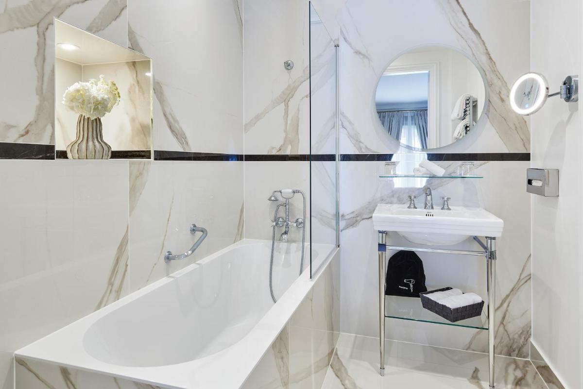 Salle de bains dans l'établissement Hotel Westminster