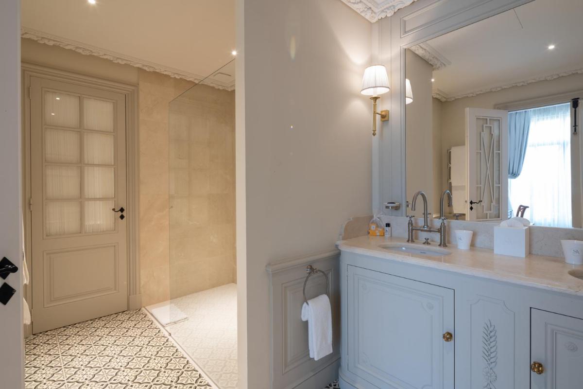 Salle de bains dans l'établissement Villa Saint-Ange
