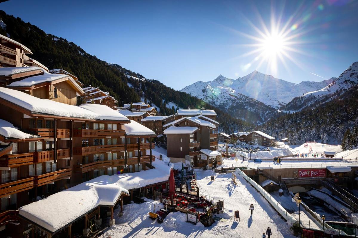 Vue générale sur la montagne ou vue sur la montagne depuis l'hôtel