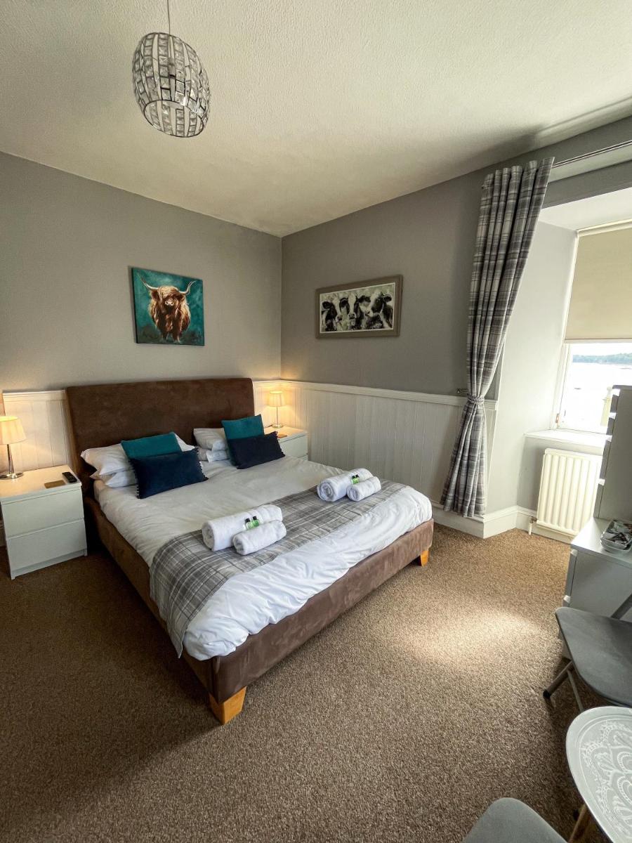 Crown and Anchor Inn - Housity