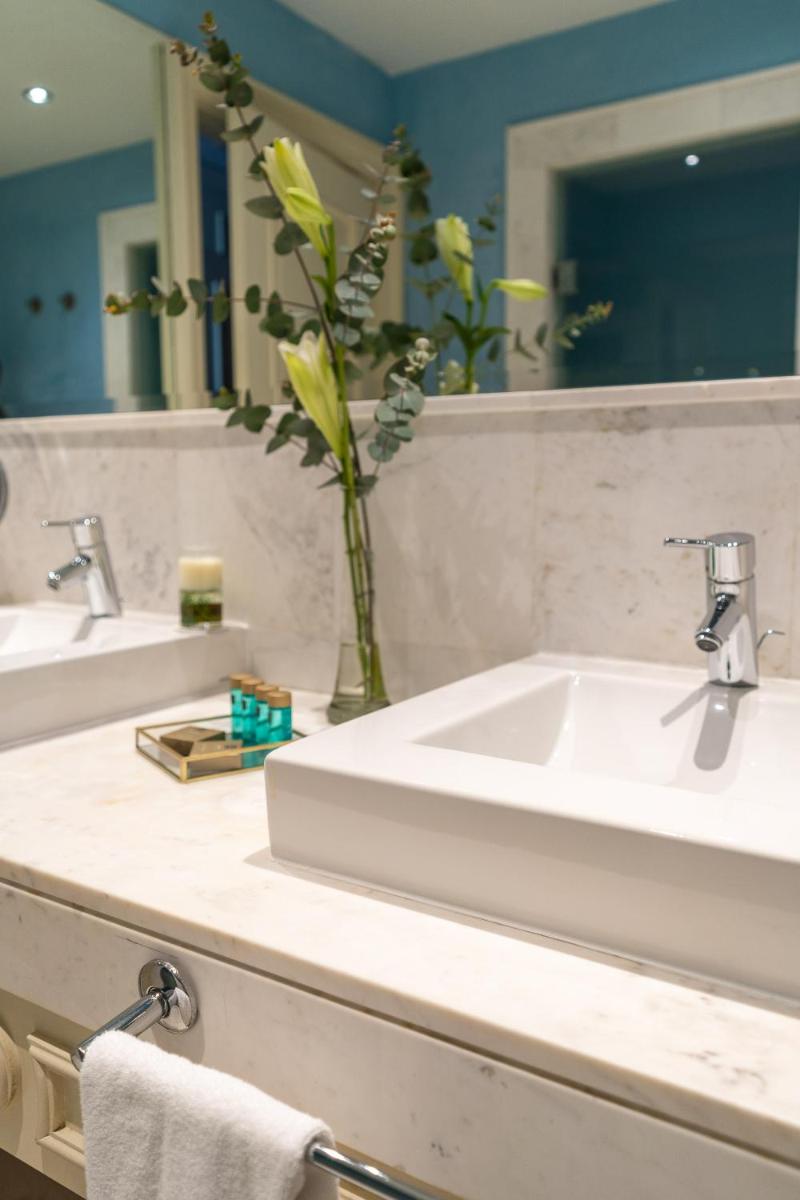 Un baño de Hotel Blancafort Spa Termal