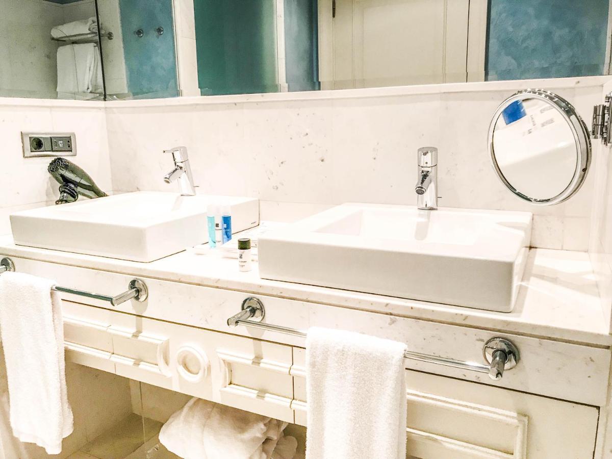 Un baño de Hotel Blancafort Spa Termal