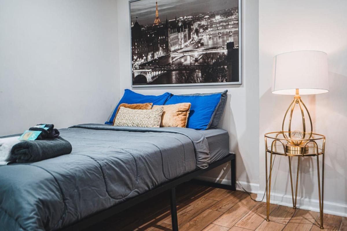 Downtown Studio, Skyline View, Walk to Attractions - Housity