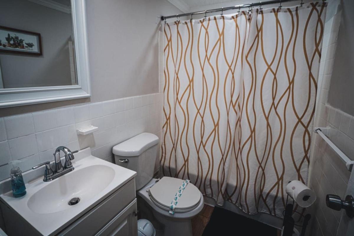 Downtown Studio, Skyline View, Walk to Attractions - Housity