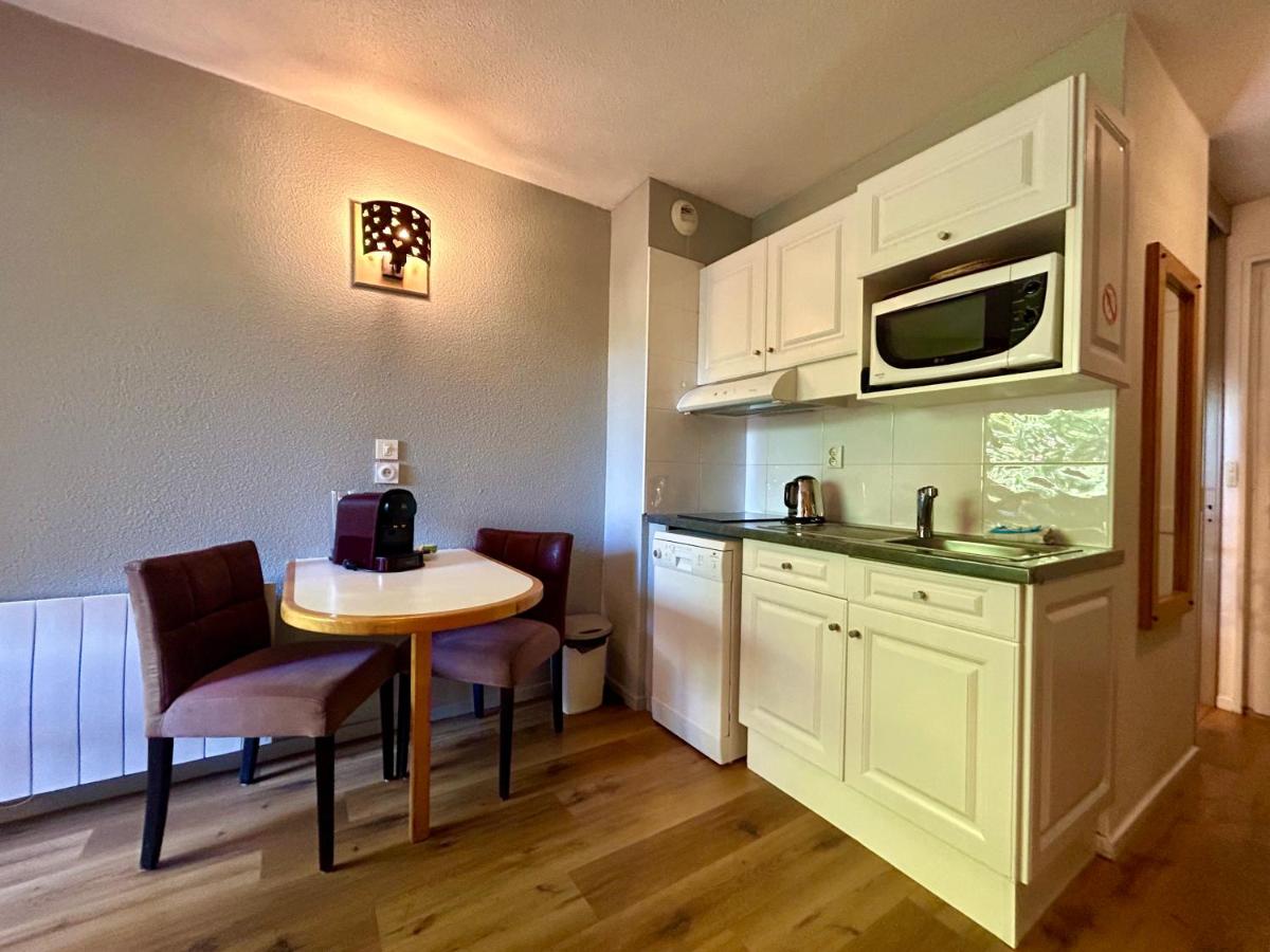 Cuisine ou kitchenette dans l'établissement Résidence Côté Chalet