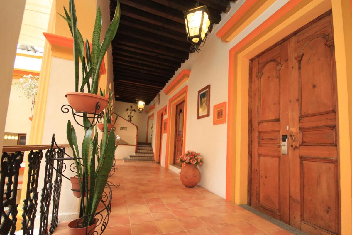 Hotel Ciudad Real Centro Historico - Housity