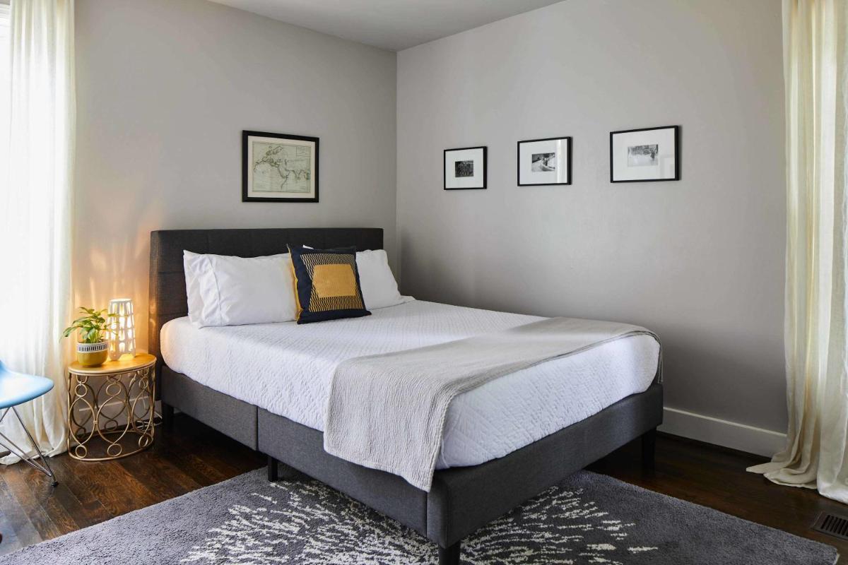 Modern, Pet-Friendly Retreat, Named Best BnB in Bham - Housity