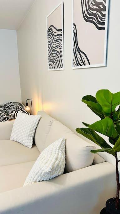 Tampere city center one bedroom apartment - train station, Nokia Arena, Netflix - Housity