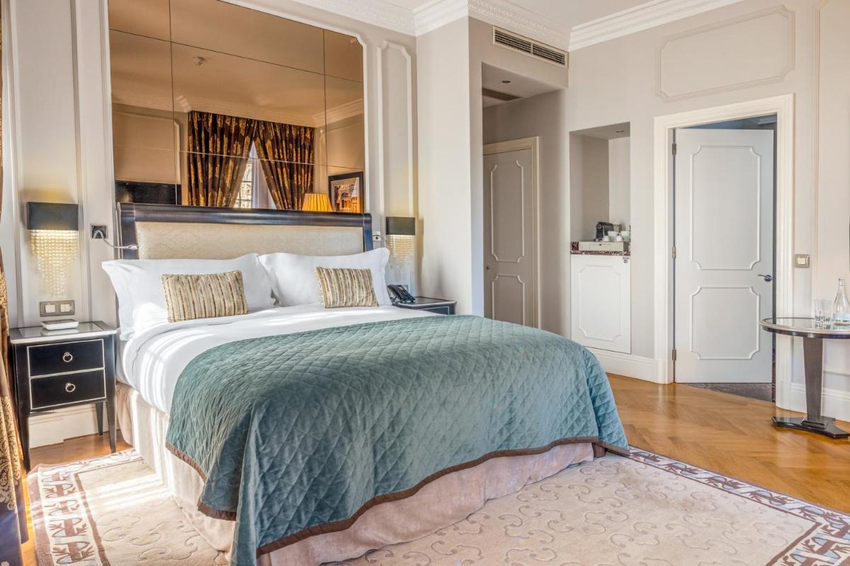 Uma cama ou camas num quarto em InterContinental Porto - Palacio das Cardosas by IHG