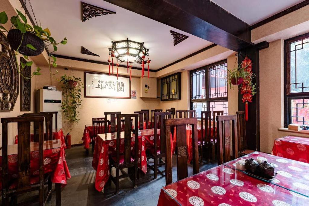 Beijing Double Happiness Courtyard Hotel - Housity