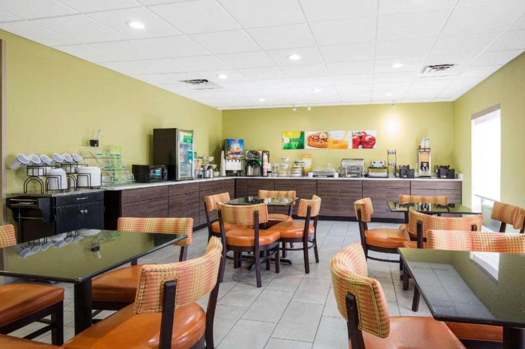 Quality Inn & Suites Arnold - St Louis - Housity