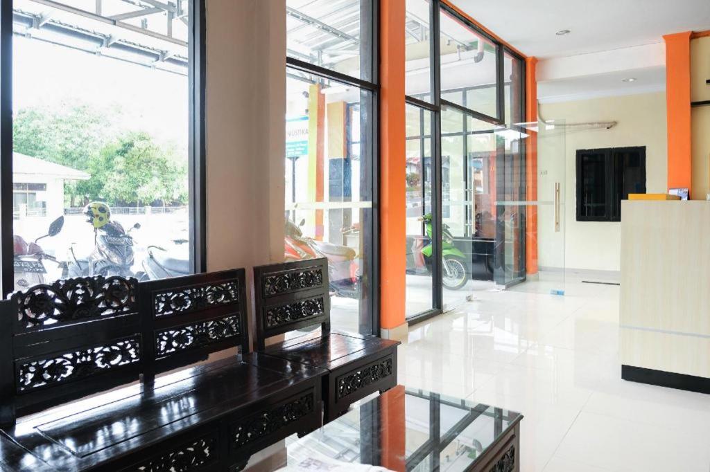OYO 1149 Hotel Mustika - Housity