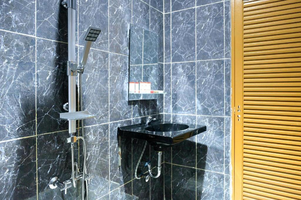 OYO 1149 Hotel Mustika - Housity