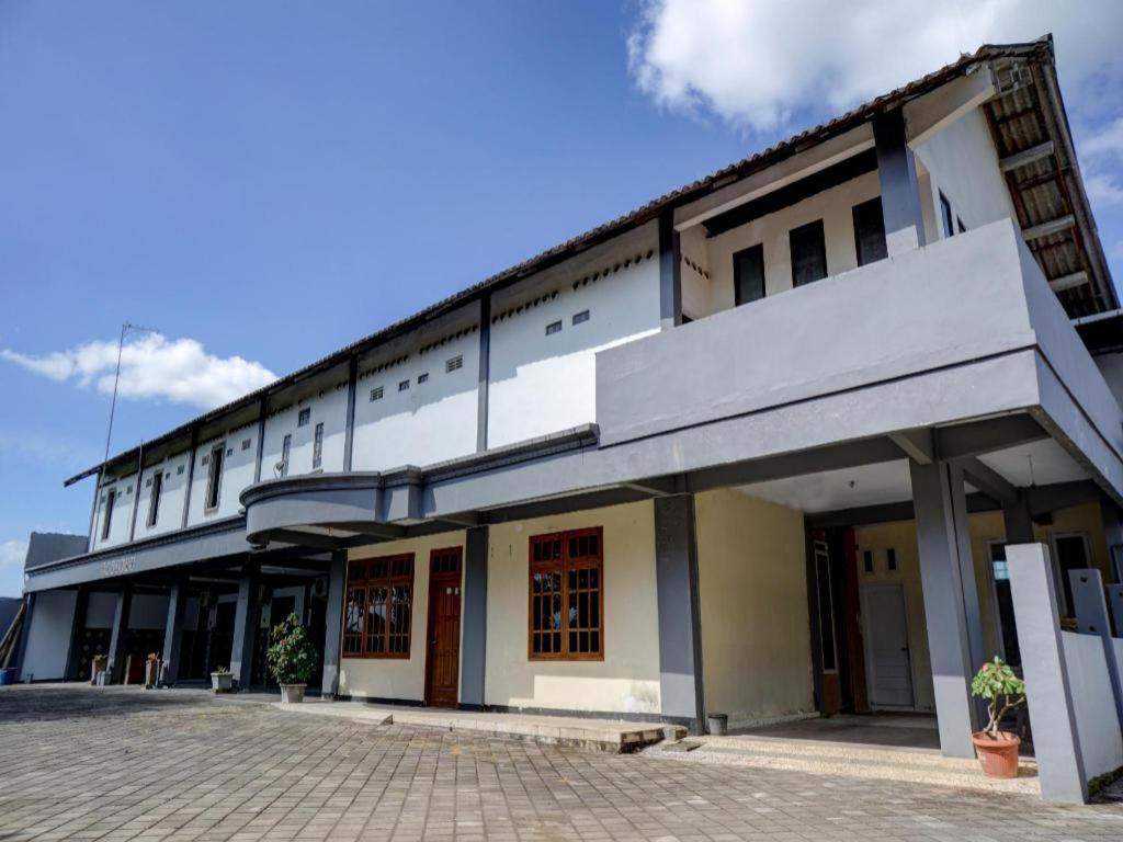 Capital O 92868 Nusantara Hotel - Housity