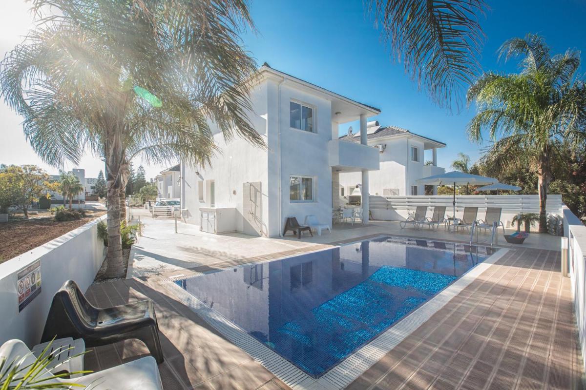 Flouressia Villa 4 - Housity