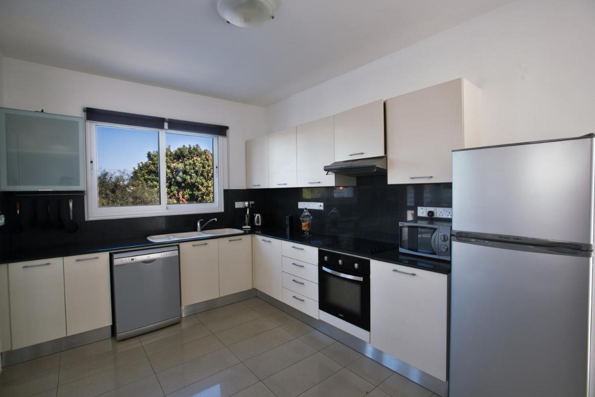 Flouressia Villa 4 - Housity