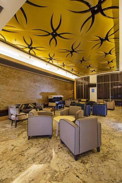Blue Sky Hotel Petamburan - Housity