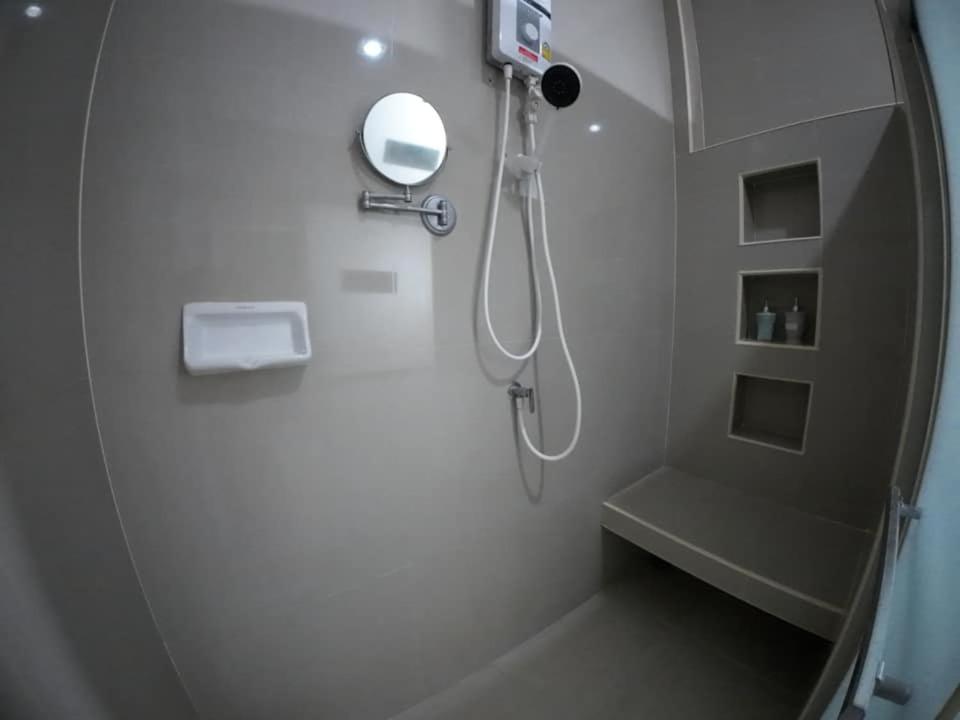 Briya Beachfront Residence Family Double Room - Housity
