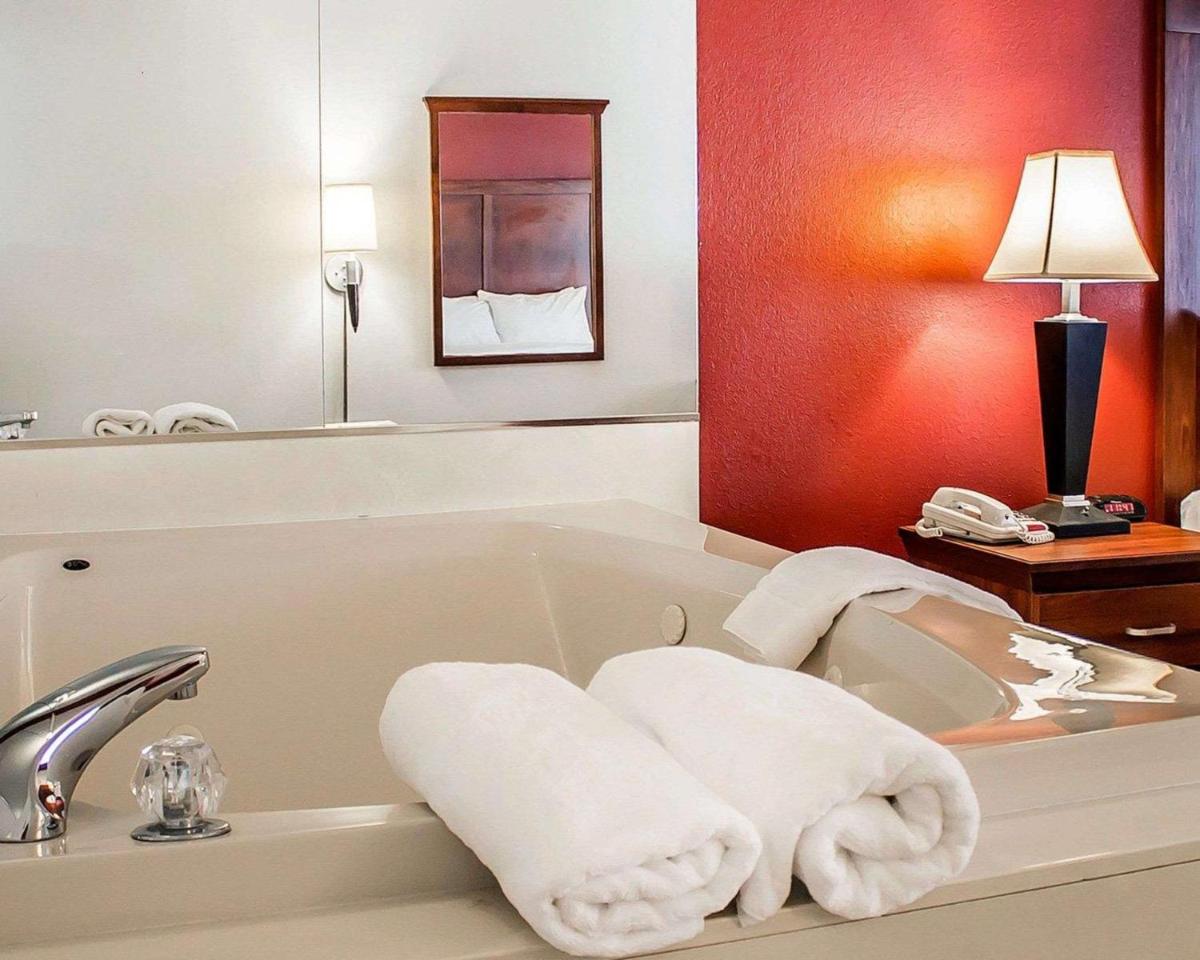 Quality Inn - Housity