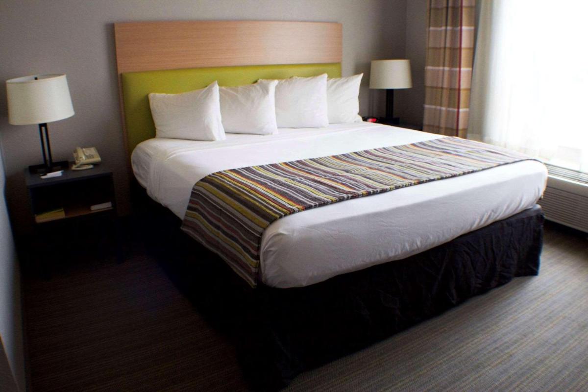 Country Inn & Suites by Radisson, Appleton, WI - Housity