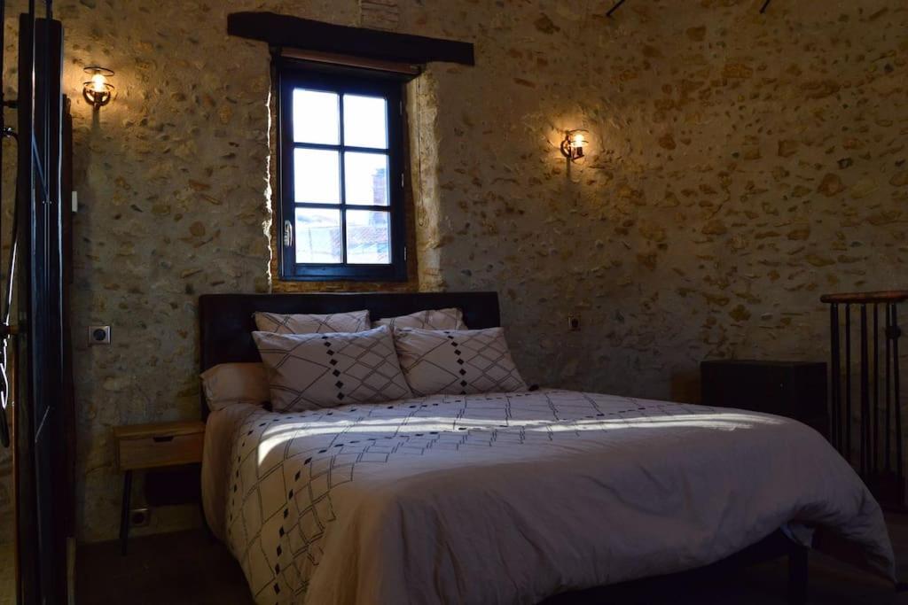 Tour médiévale fortifiée entièrement restauré - Housity