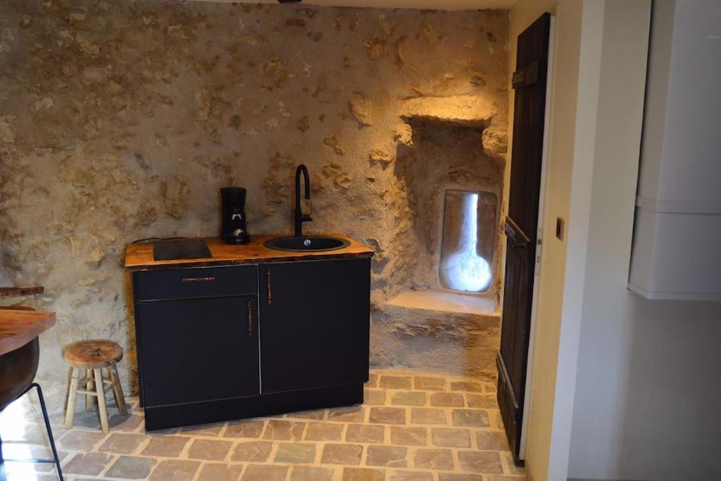 Tour médiévale fortifiée entièrement restauré - Housity