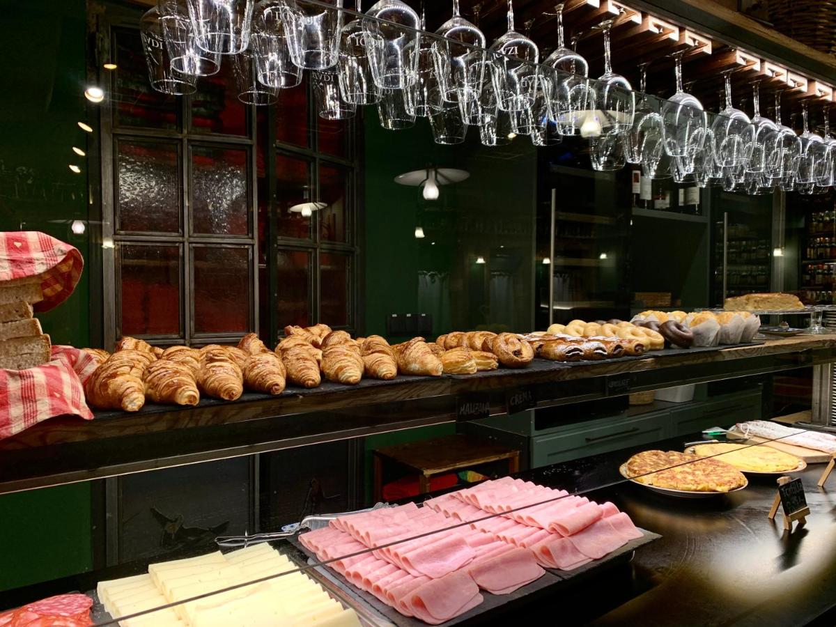 Comida en o cerca de este hotel