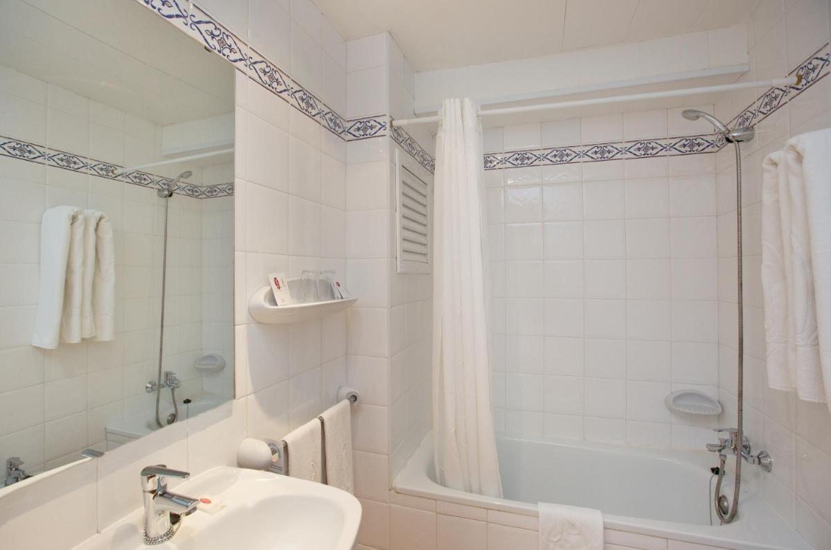 Un baño de JS Cape Colom - Adults Only