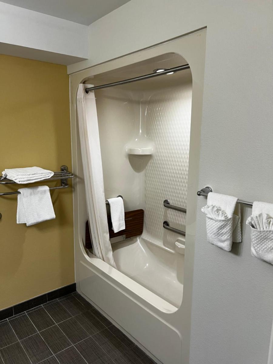 Sleep Inn Tinley Park I-80 near Amphitheatre-Convention Center - Housity