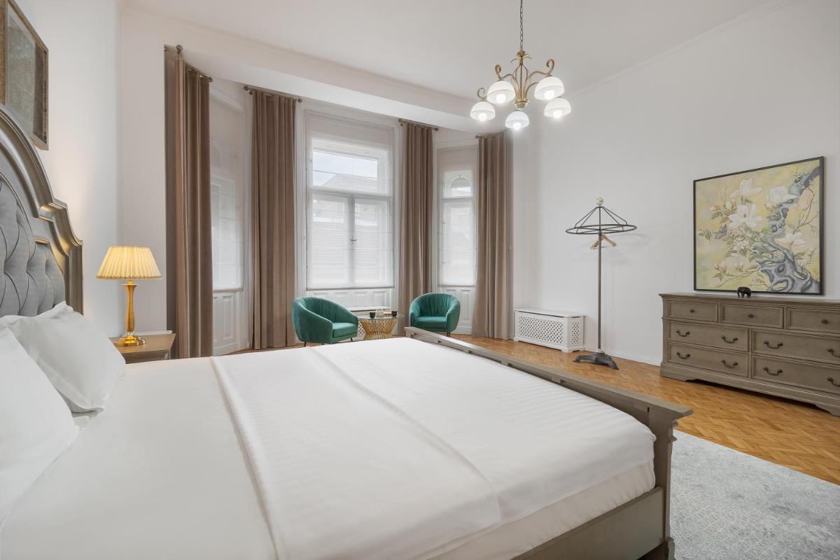 ROYAL Experience at Stern Palace - Housity
