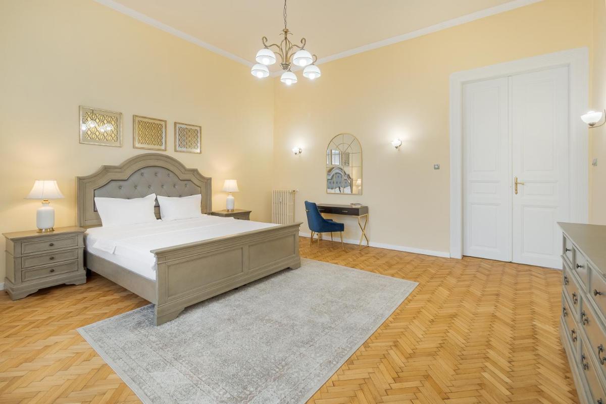 ROYAL Experience at Stern Palace - Housity