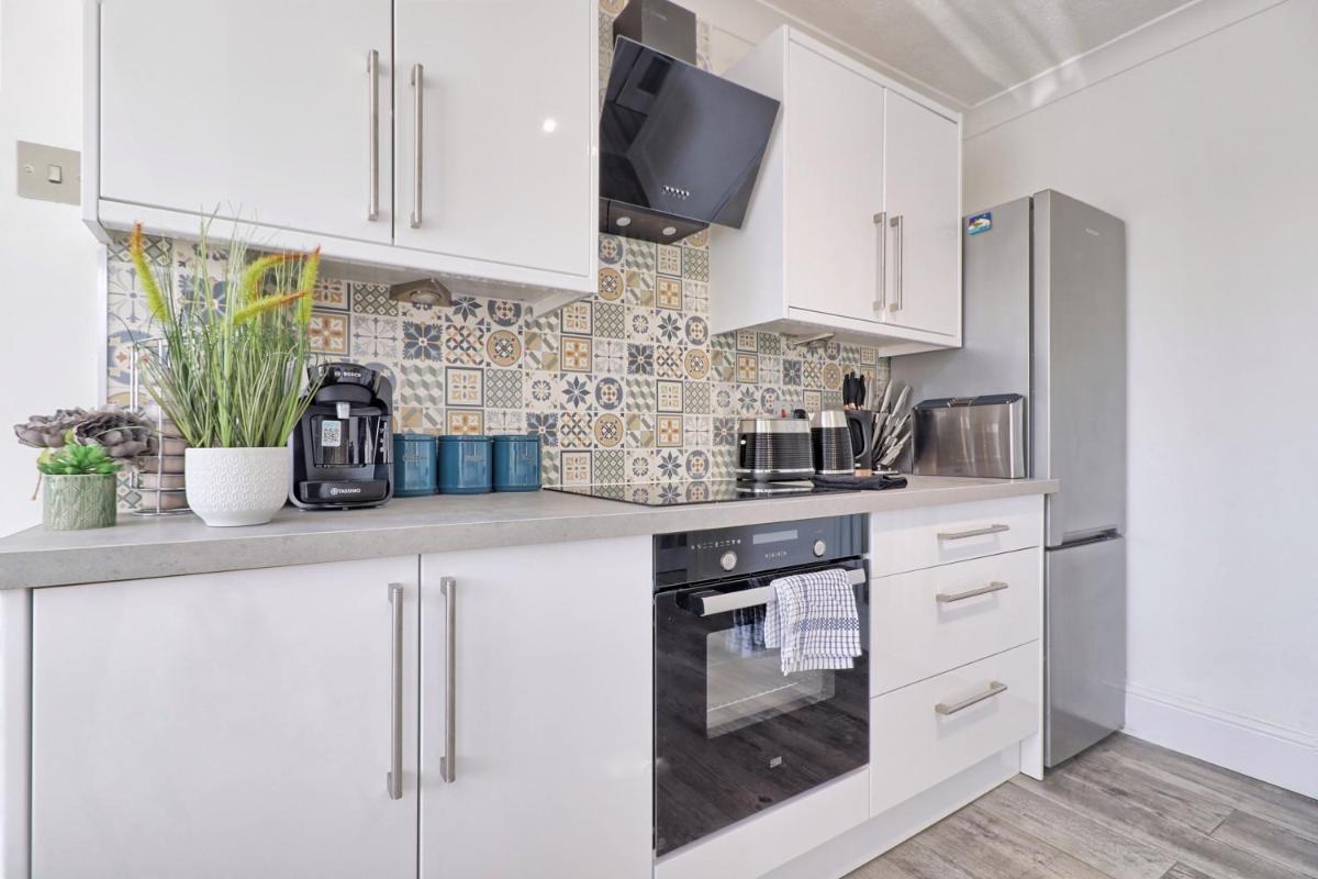 3-Bedroom Family Home with Games Room & Parking Near Rayleigh Weir - Housity