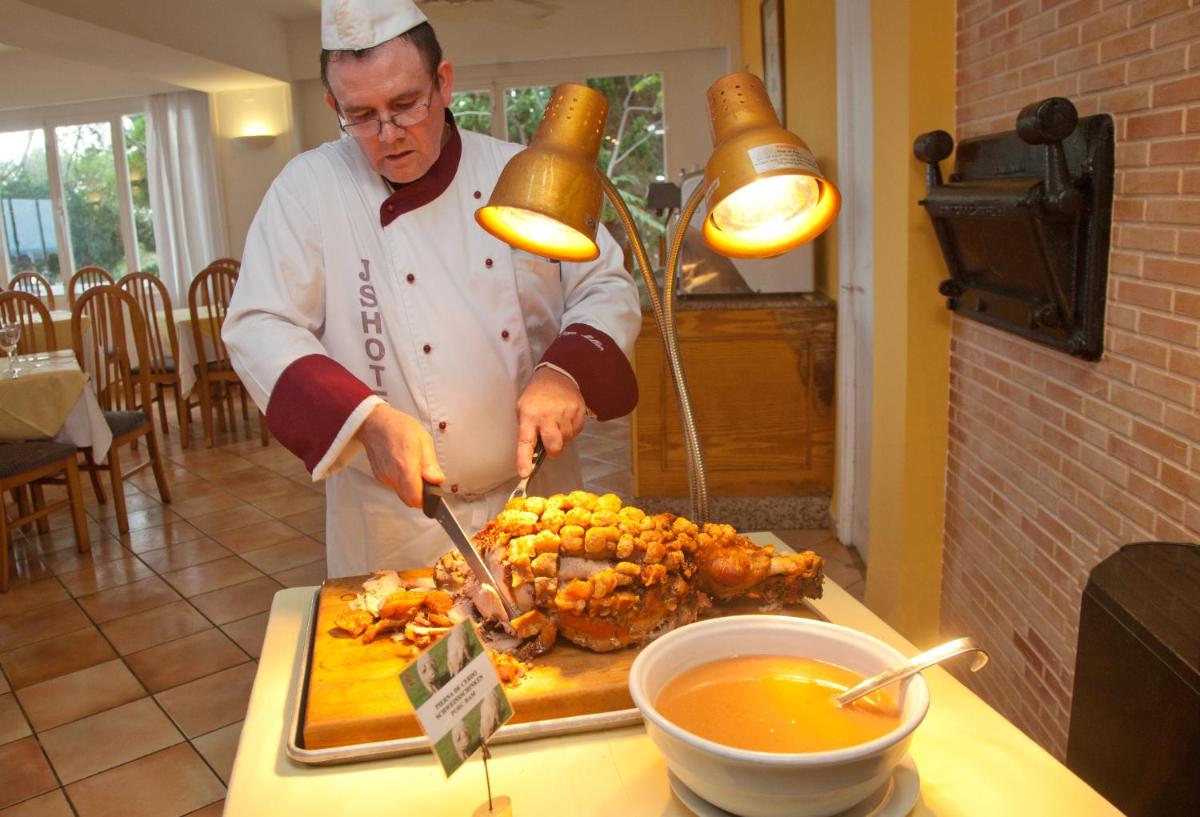 Comida en o cerca de este hotel