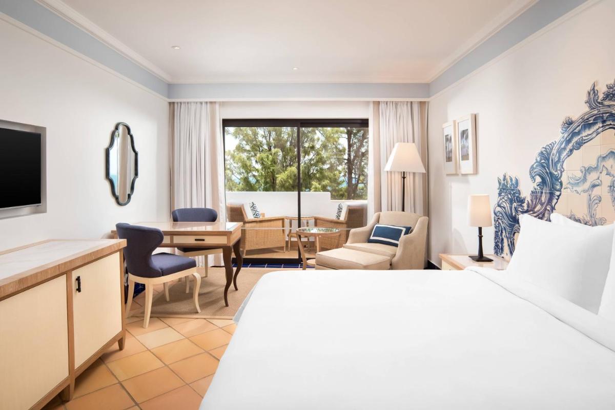 Uma televisão e/ou sistema de entretenimento em Pine Cliffs Hotel, a Luxury Collection Resort, Algarve