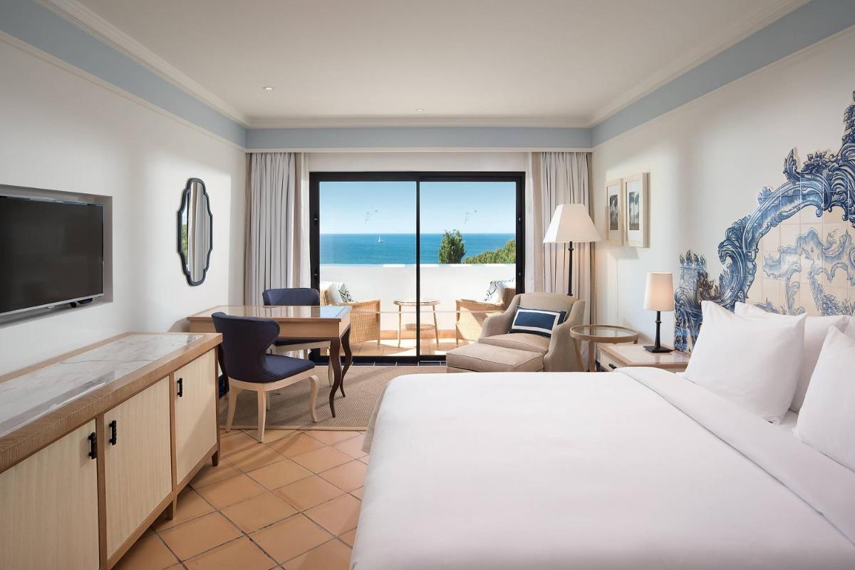 Uma cama ou camas num quarto em Pine Cliffs Hotel, a Luxury Collection Resort, Algarve